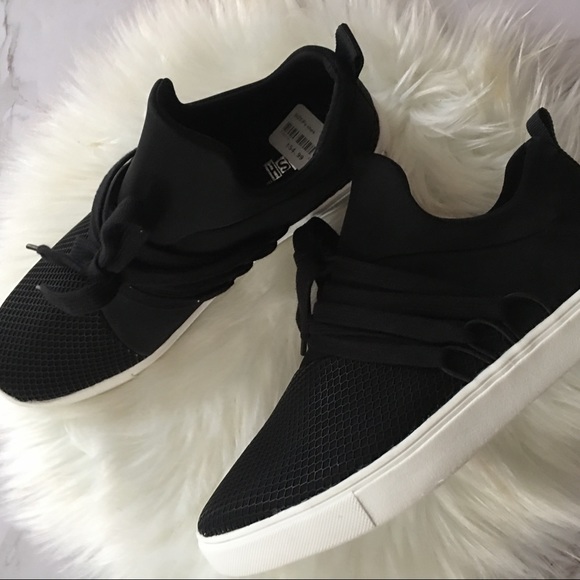 ✨HOST PICK✨LAST SIZE 11 Brash Drea Black Sneaker - Picture 3 of 9